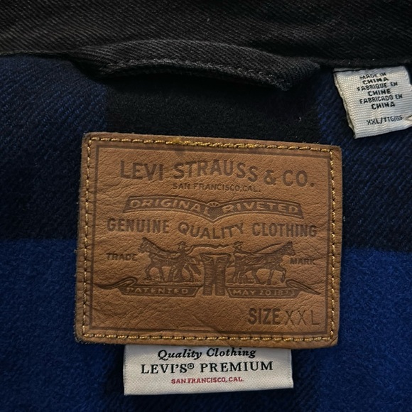 Levi’s insulated jacket with the blue and black plaid design on the inside - Picture 1 of 8
